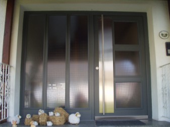 Haust�re nach Renovierung