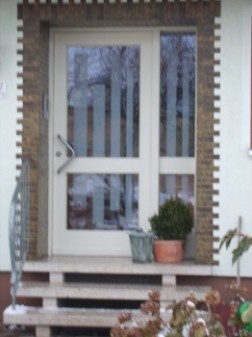 Haust�re nach Renovierung