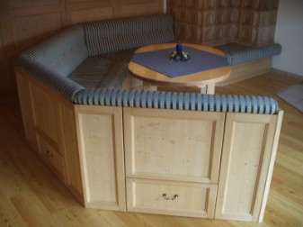 Sitzgruppe r�ckseitig verkleidet